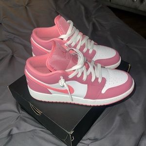 Jordan 1 Low Grade School Size